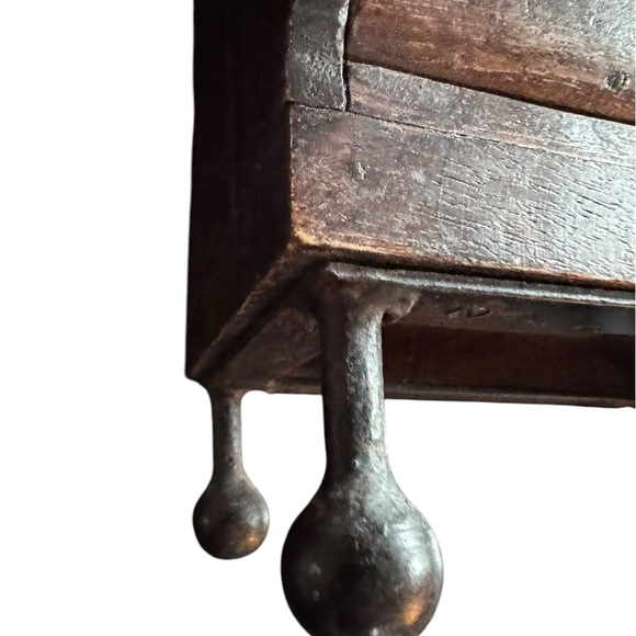 Primitive 3 drawer little cabinet with iron legs and base.  Carved top - Picture 4 of 7